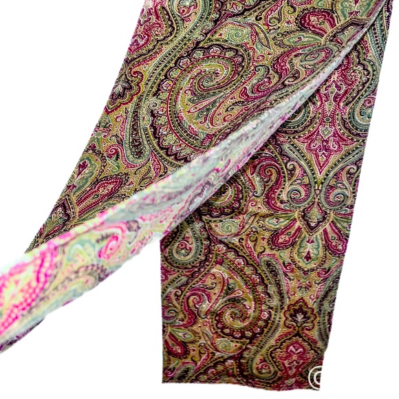 Elegant Vintage Table Runner - Measuring 72" x 15” - Picture 4 of 4